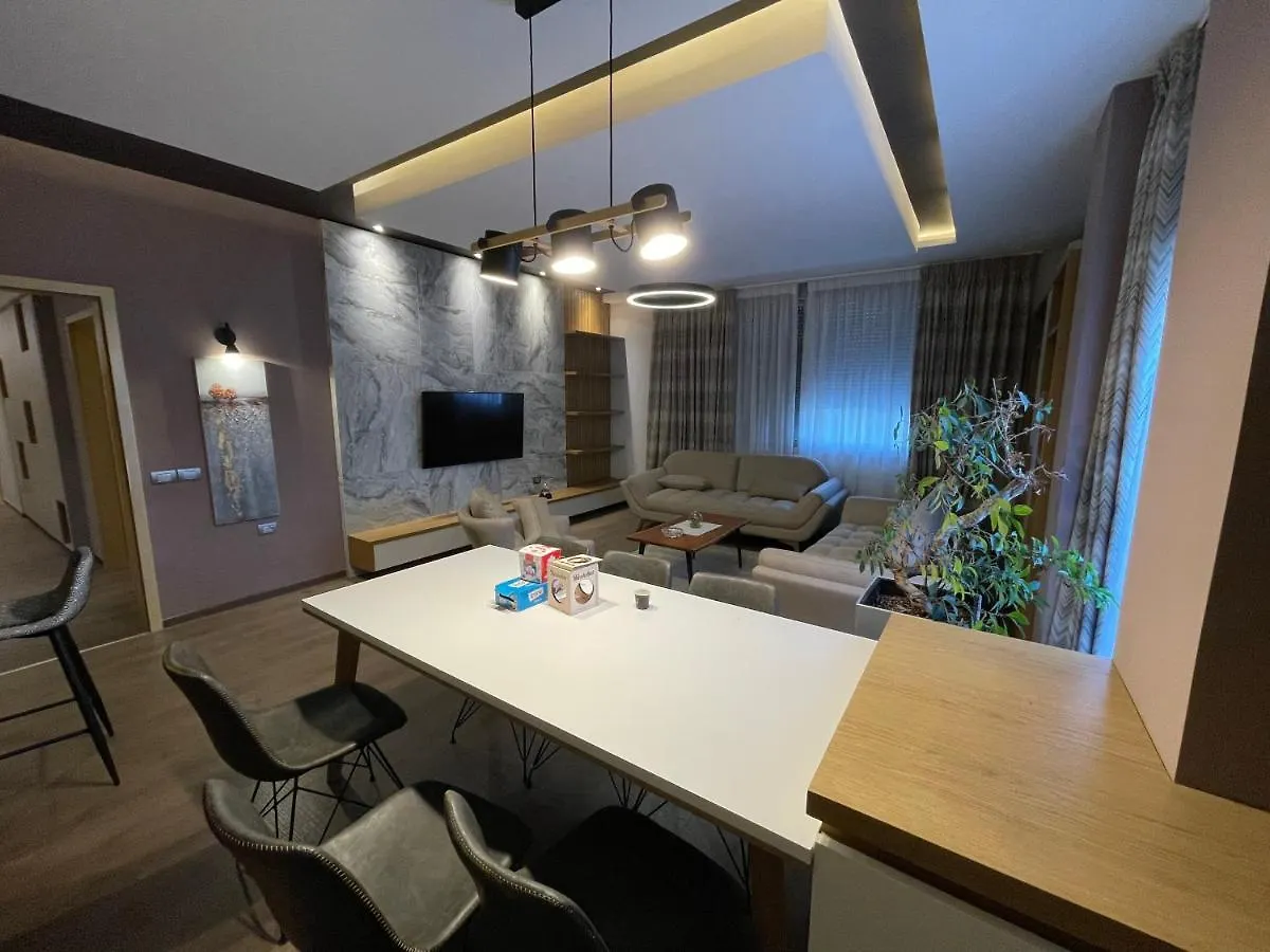 Mak Apartments ティラナ