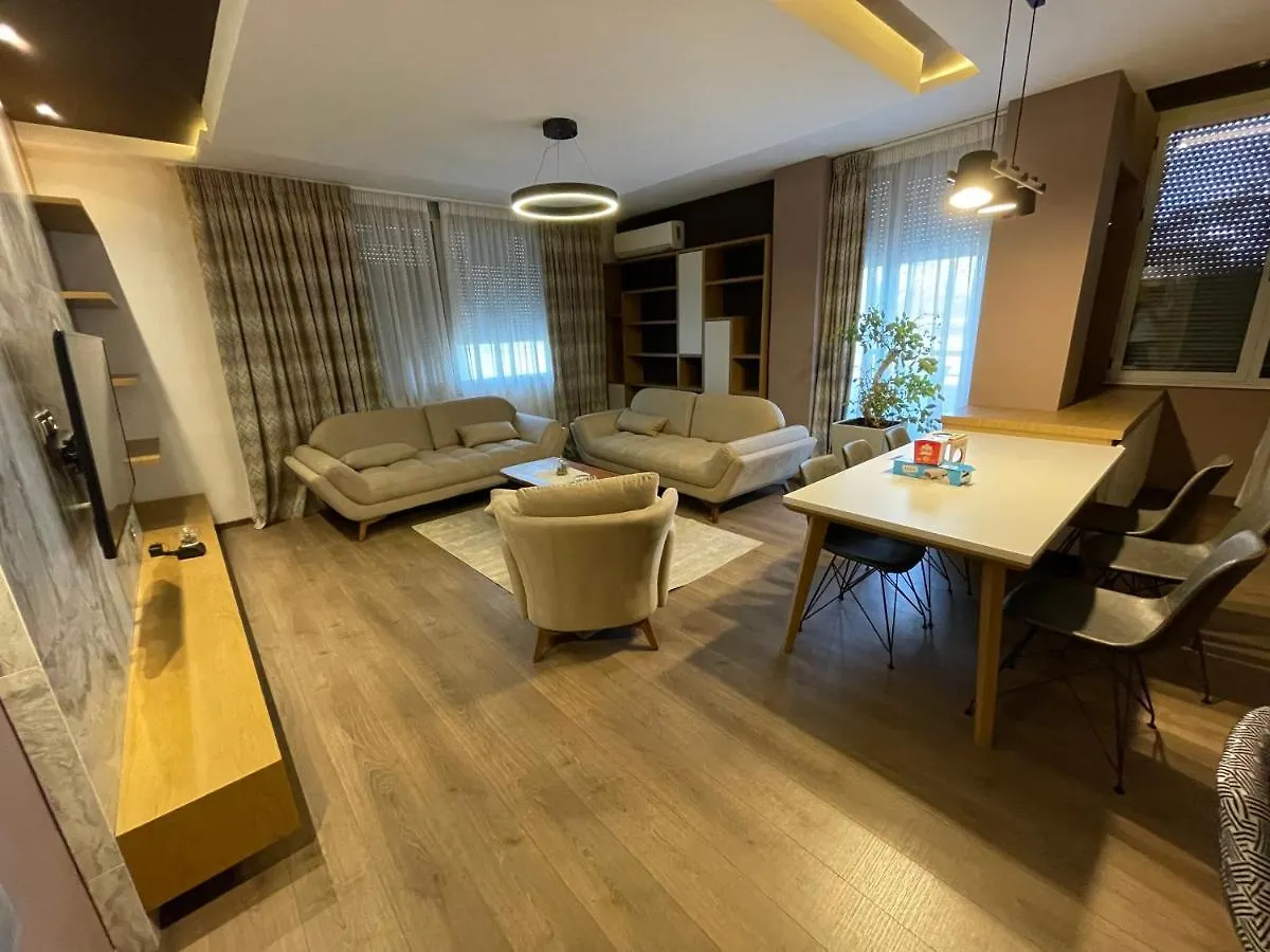 Mak Apartments ティラナ